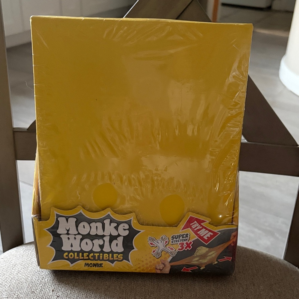 ONE WORLD Yellow Monke World Collectibles Party Display Pack